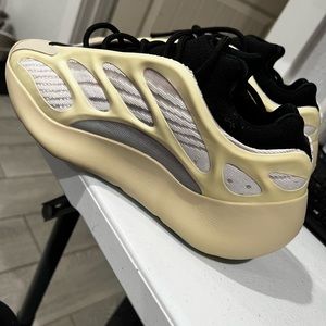 Yeezy 700 V3 Azael